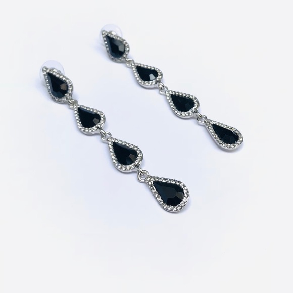 Black & silver dangling teardrop earrings - Picture 3 of 7
